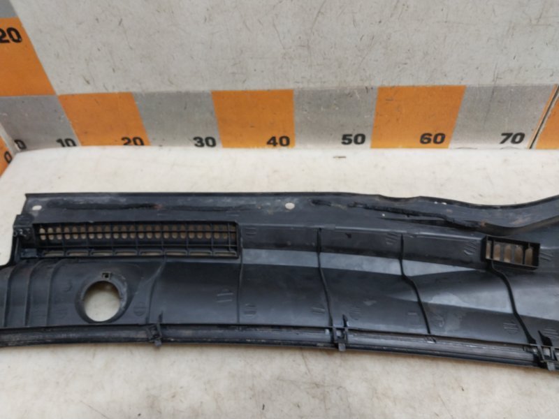 Планка под лобовое стекло