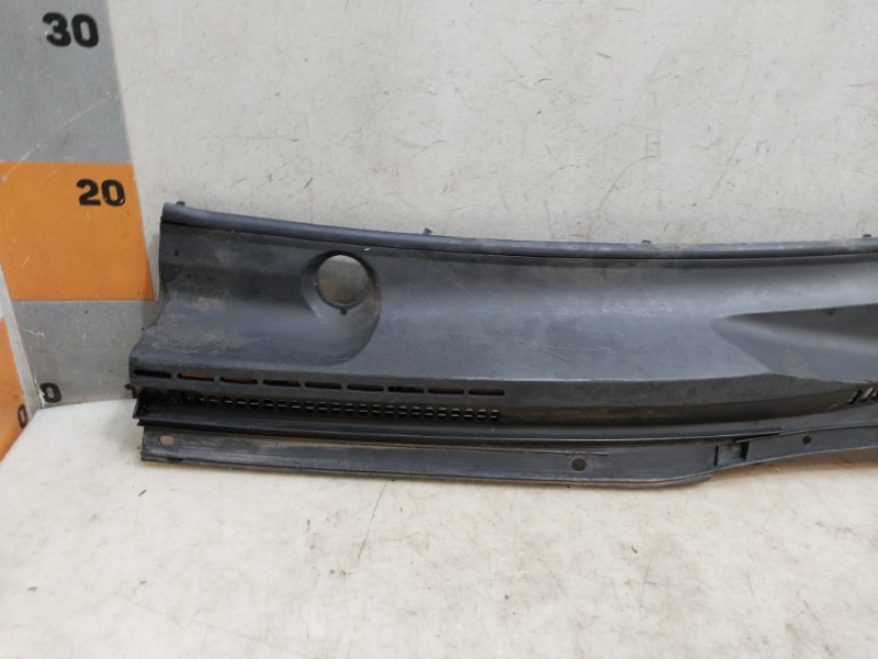 Планка под лобовое стекло