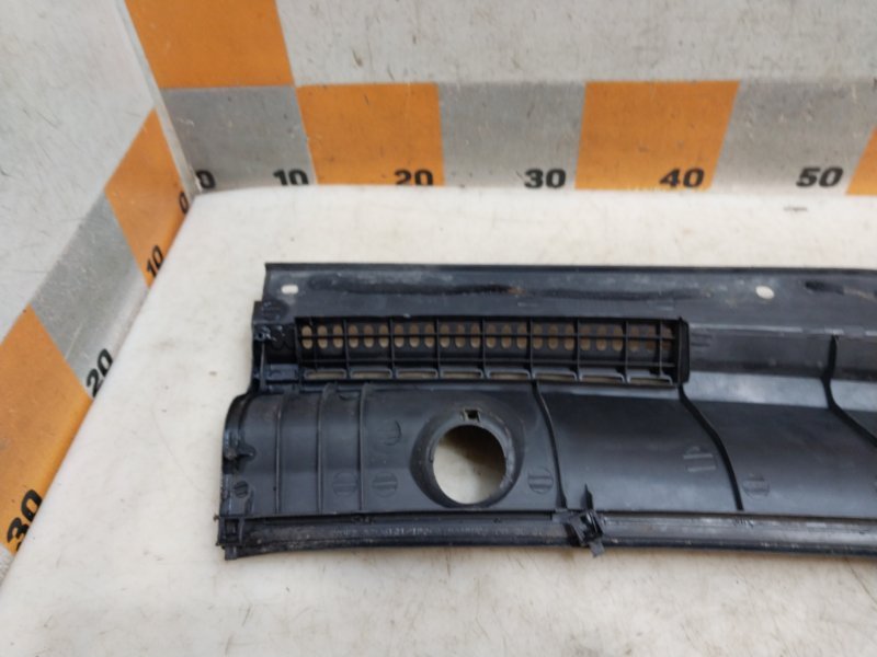 Планка под лобовое стекло