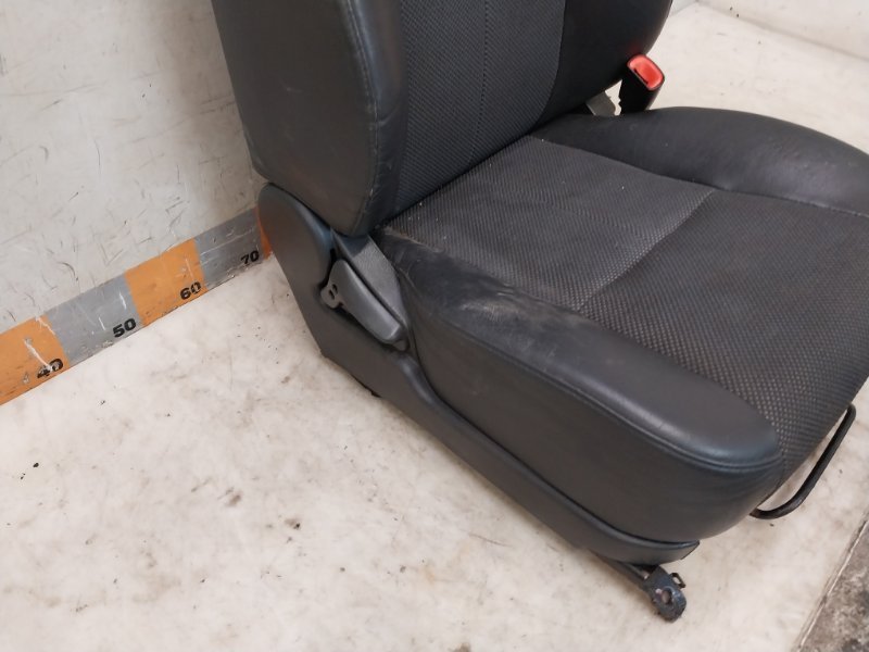 Сиденье переднее правое