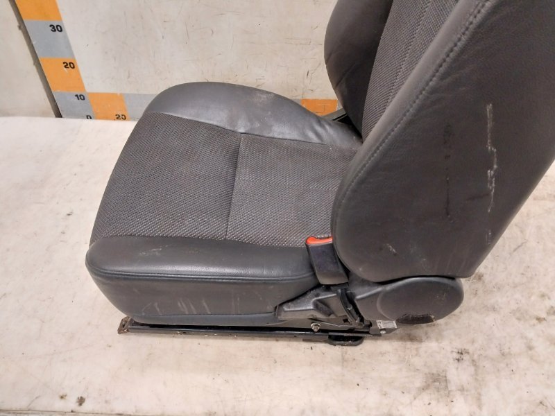 Сиденье переднее правое