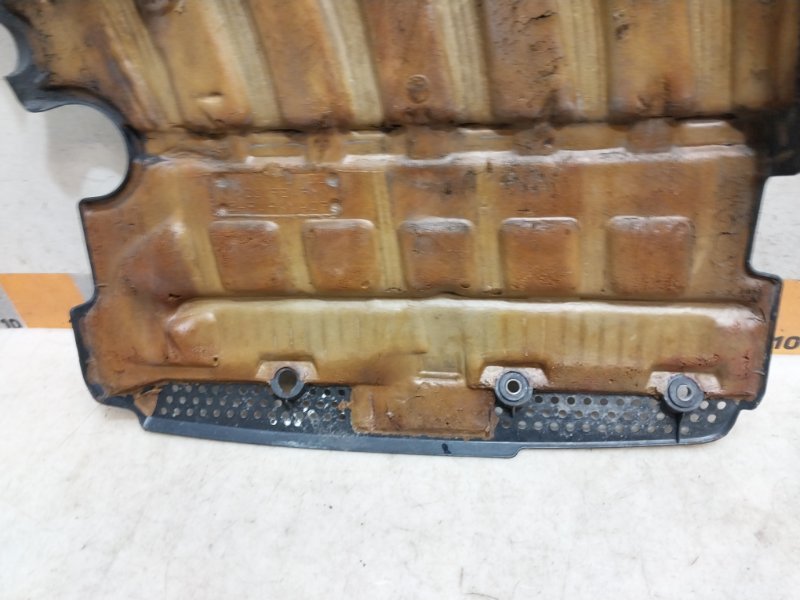 Крышка двигателя