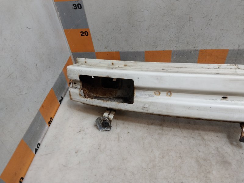 Усилитель заднего бампера