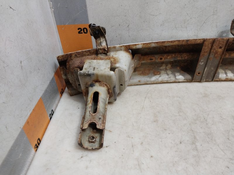 Усилитель заднего бампера