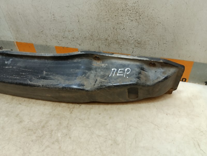 Усилитель переднего бампера