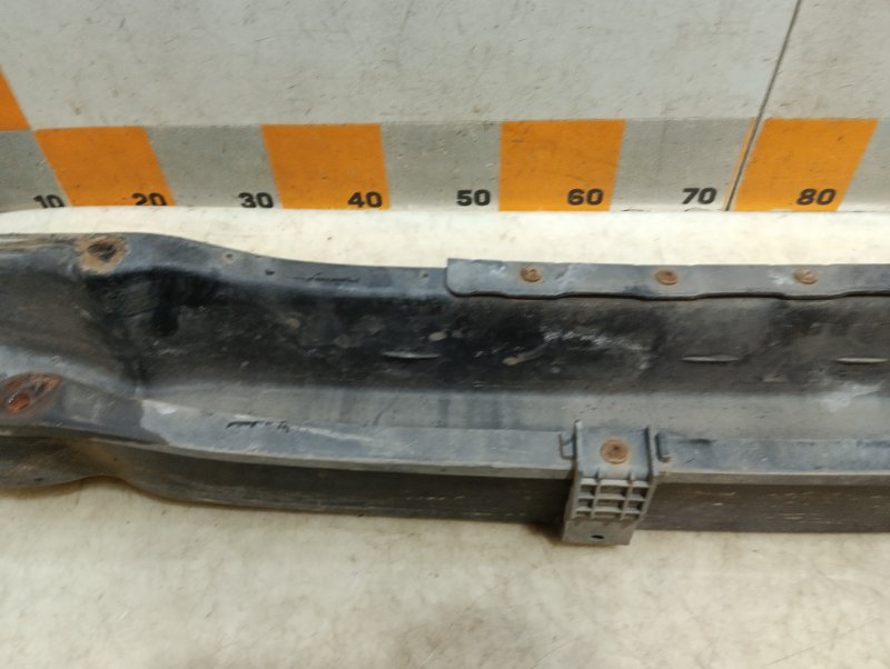 Усилитель переднего бампера