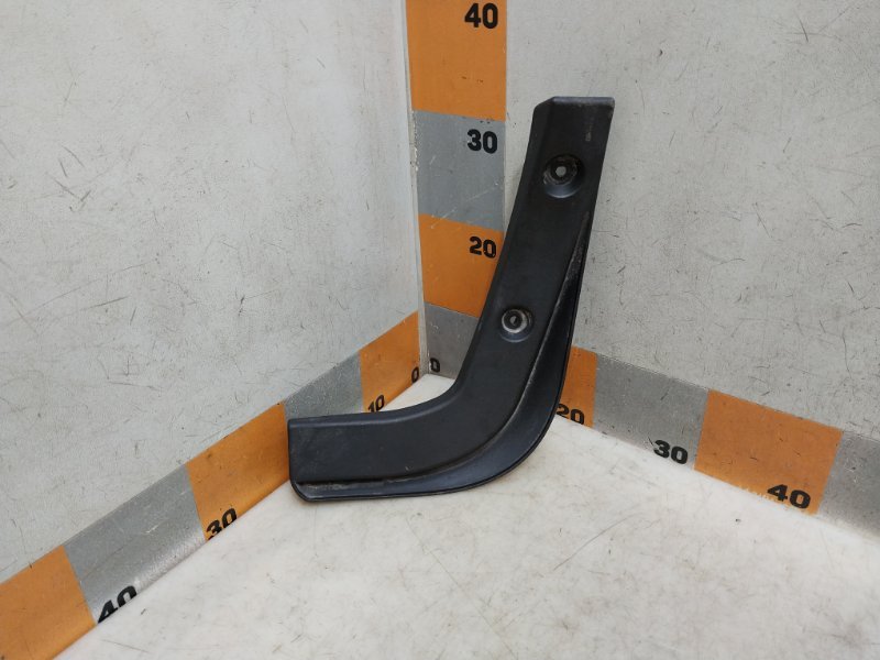 Брызговик задний левый