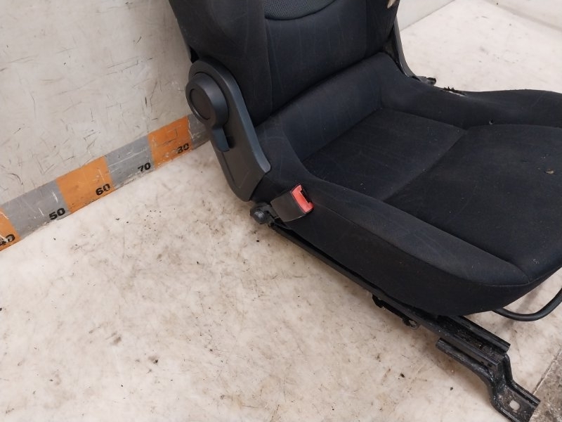 Сиденье переднее левое