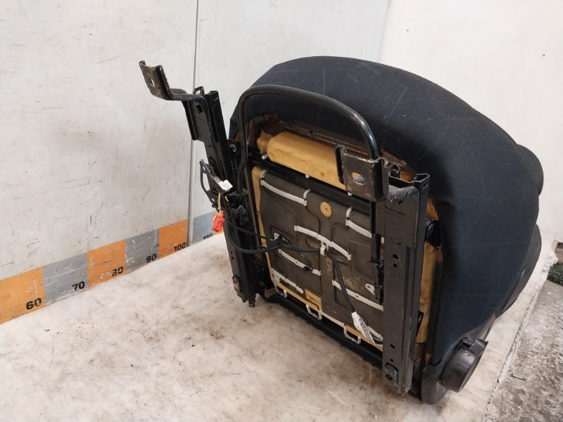 Сиденье переднее левое