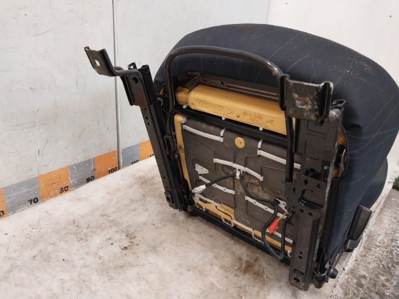 Сиденье переднее правое