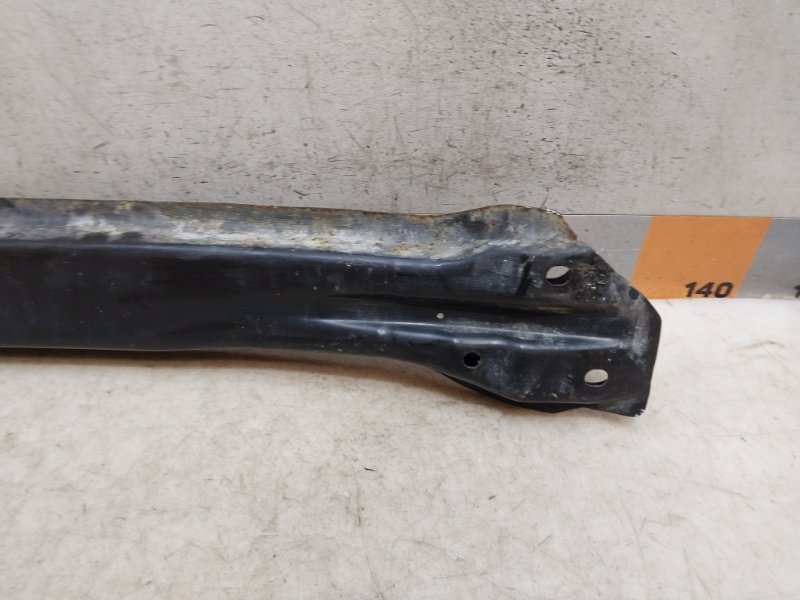 Усилитель переднего бампера