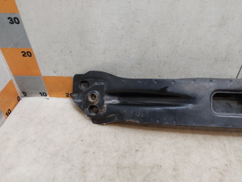 Усилитель переднего бампера