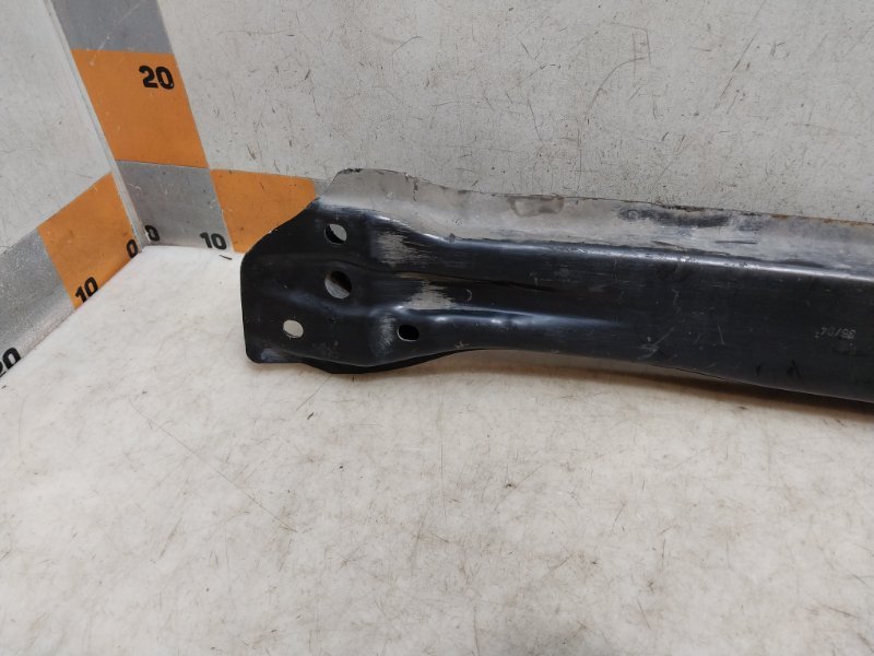 Усилитель переднего бампера