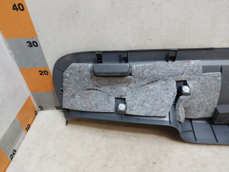 Обшивка двери багажника