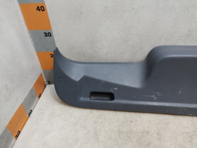 Обшивка двери багажника