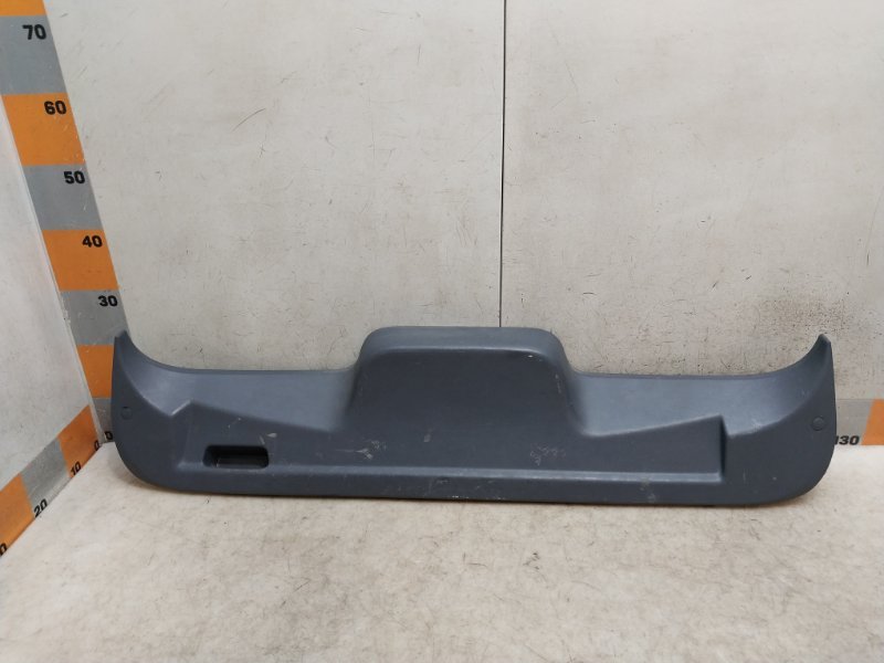 Обшивка двери багажника