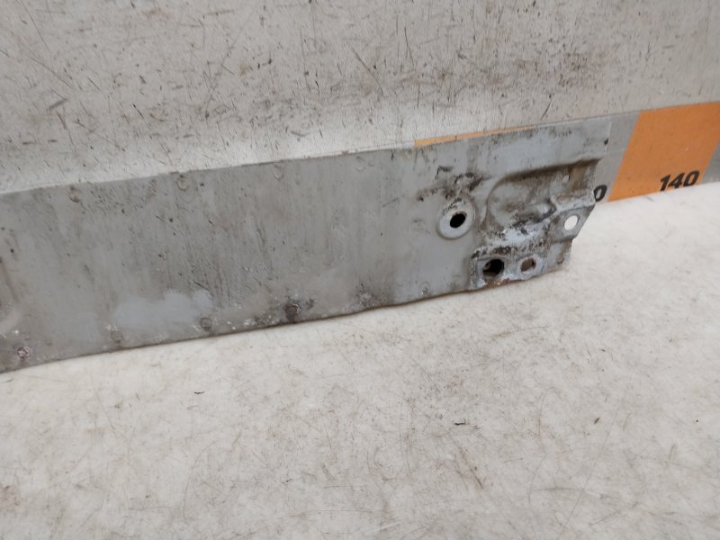 Усилитель заднего бампера