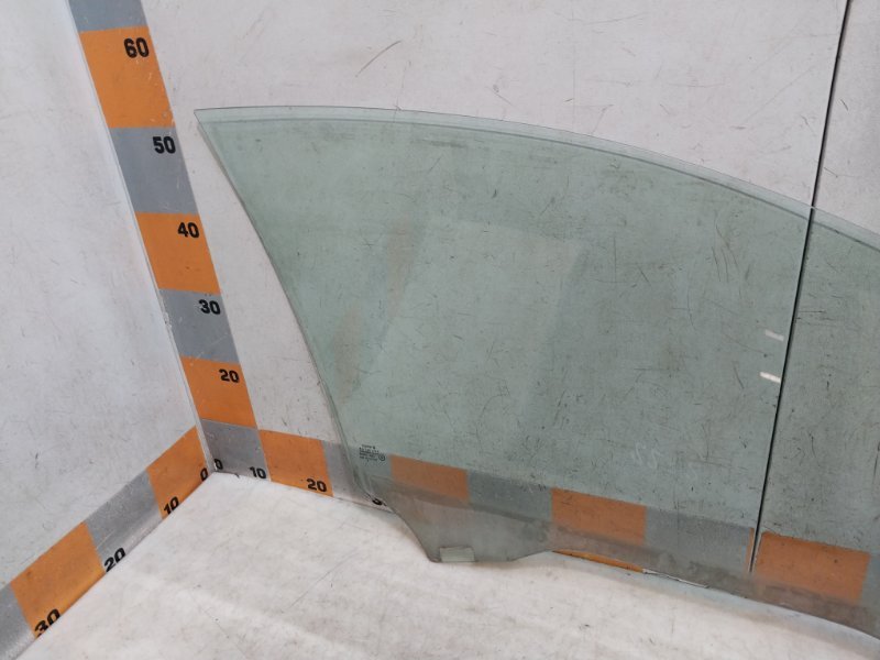 Стекло двери передней левой