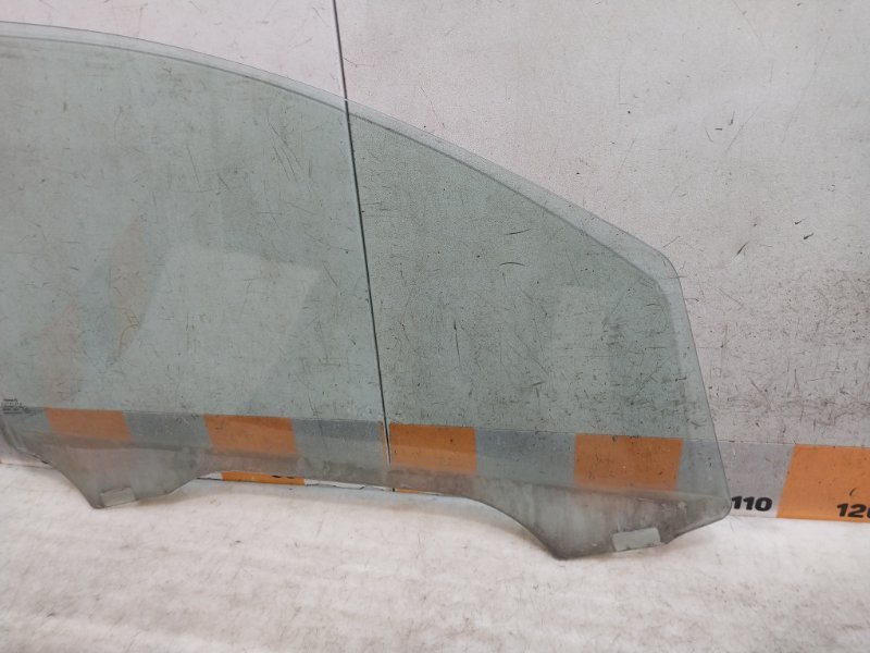 Стекло двери передней левой