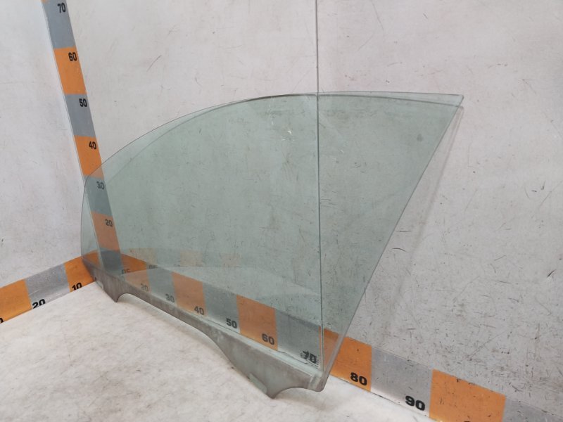 Стекло двери передней левой