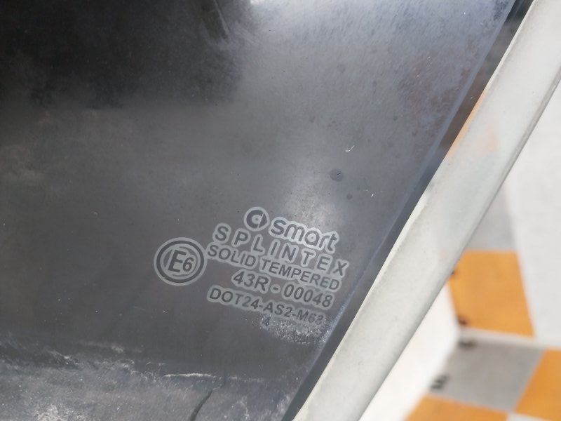 Стекло двери задней левой