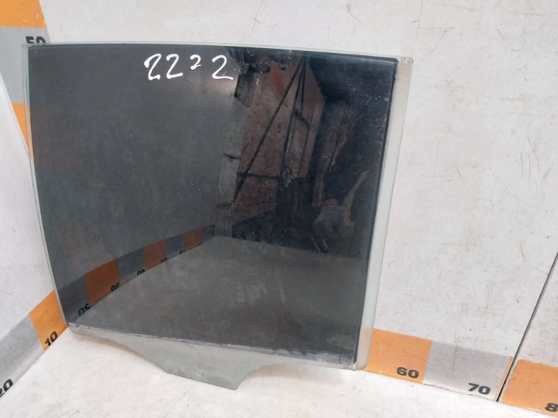 Стекло двери задней левой