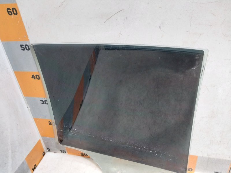 Стекло двери задней левой