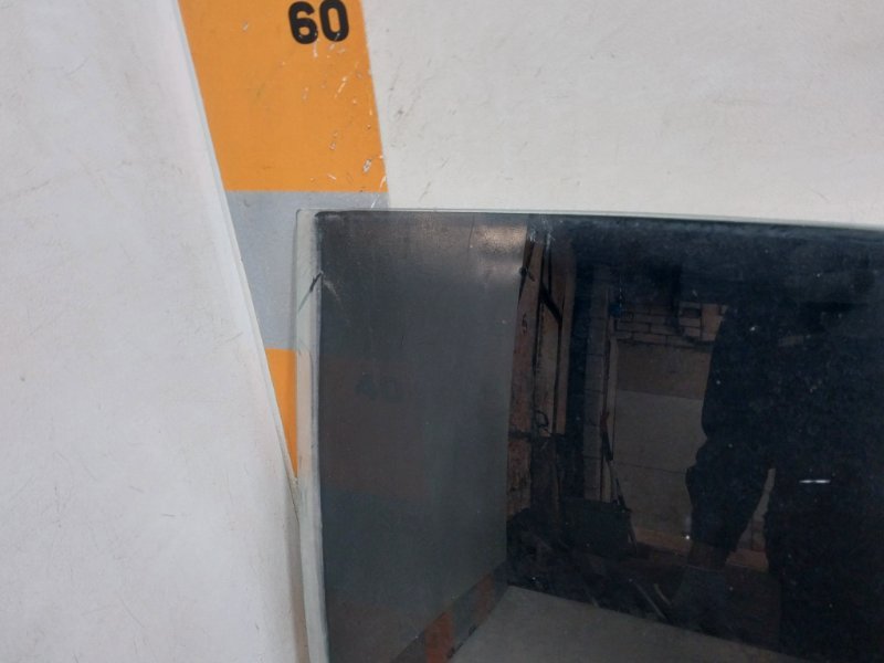 Стекло двери задней правой