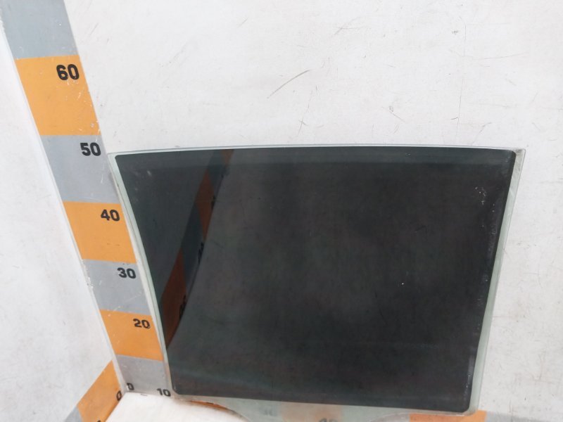 Стекло двери задней правой