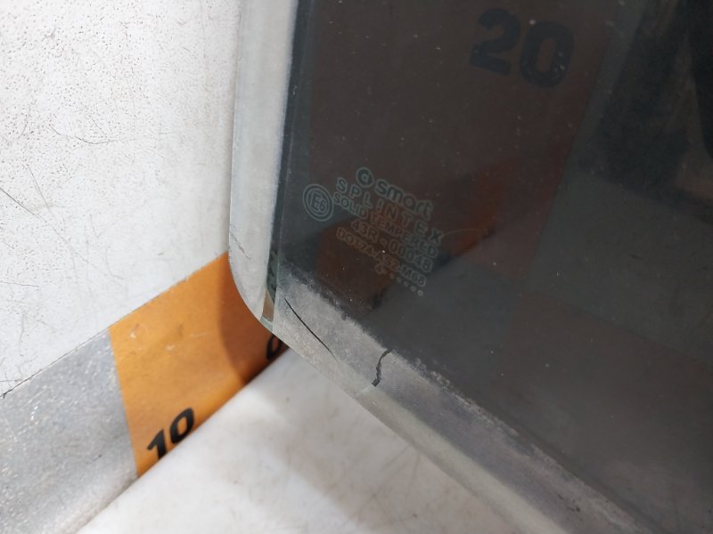 Стекло двери задней правой