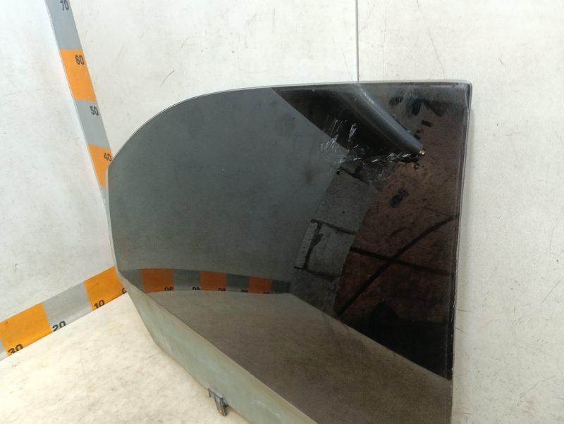 Стекло двери задней правой