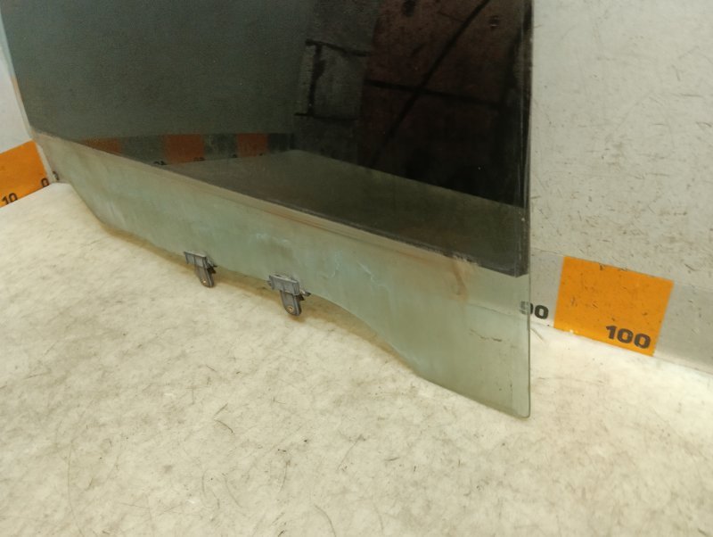 Стекло двери задней правой