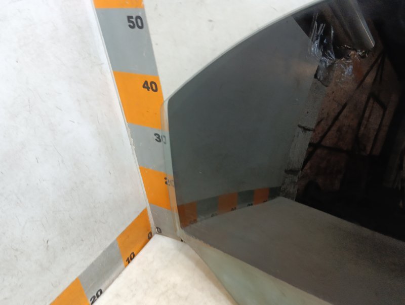 Стекло двери задней правой