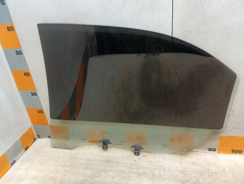 Стекло двери задней правой