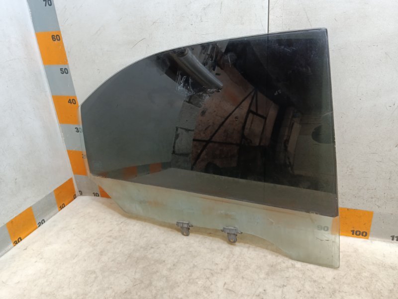 Стекло двери задней правой