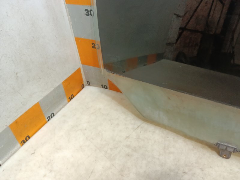 Стекло двери задней правой