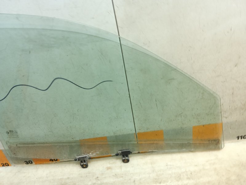 Стекло двери передней левой
