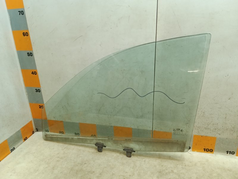 Стекло двери передней левой