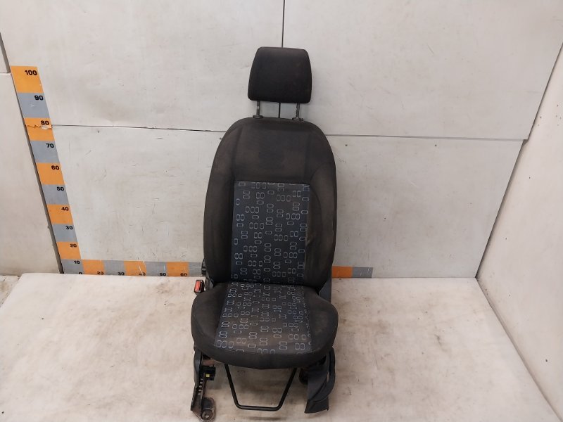 Сиденье переднее левое