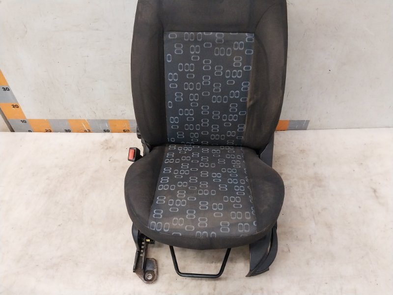 Сиденье переднее левое