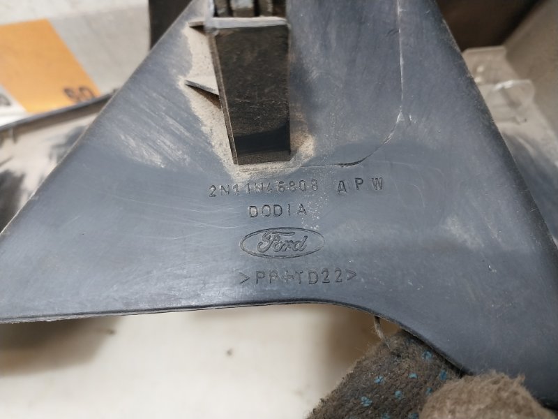 Держатель задней полки