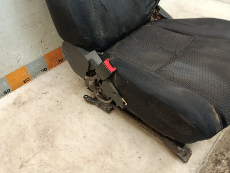 Сиденье переднее левое