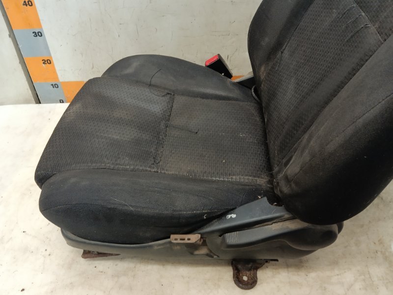 Сиденье переднее левое