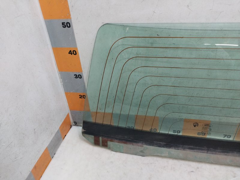 Стекло двери багажника