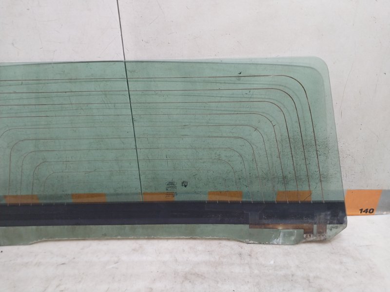 Стекло двери багажника