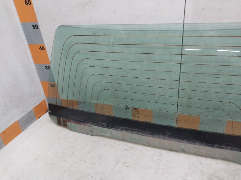 Стекло двери багажника