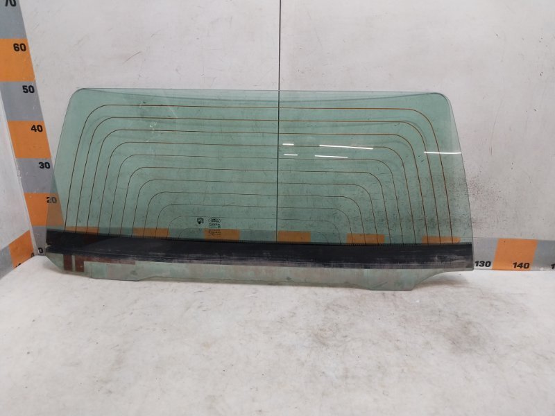 Стекло двери багажника