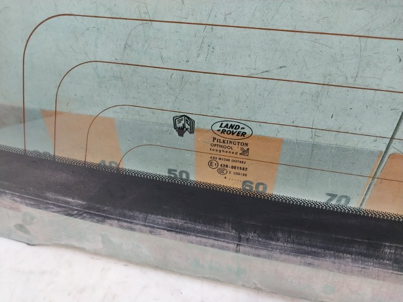 Стекло двери багажника