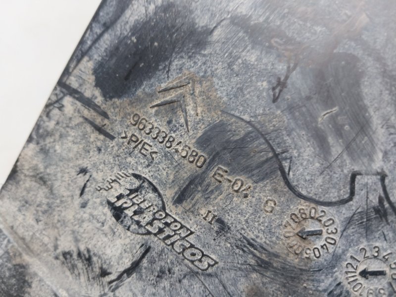 Пыльник двигателя