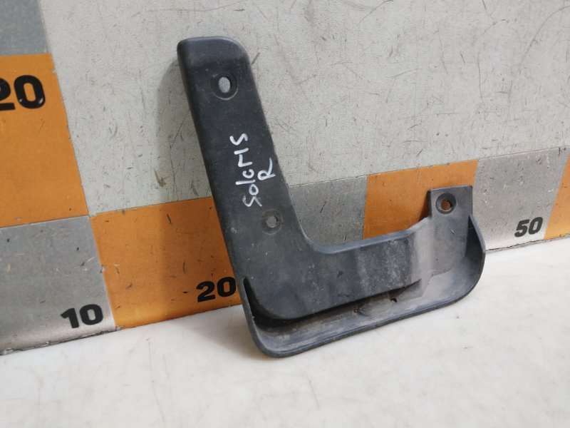 Брызговик передний правый